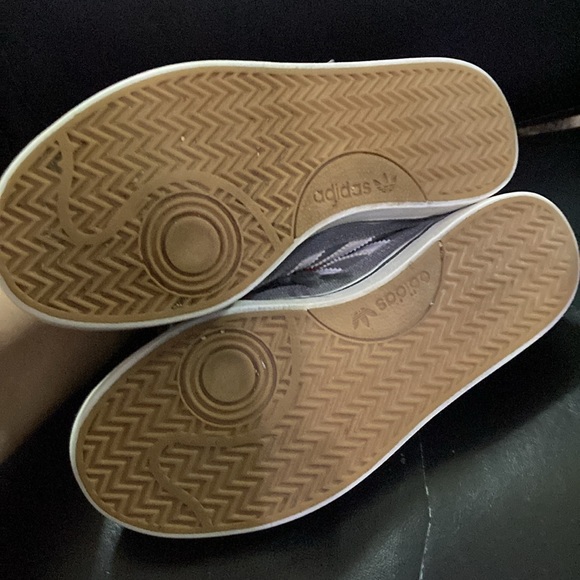 Adidas size 5 - Picture 5 of 6